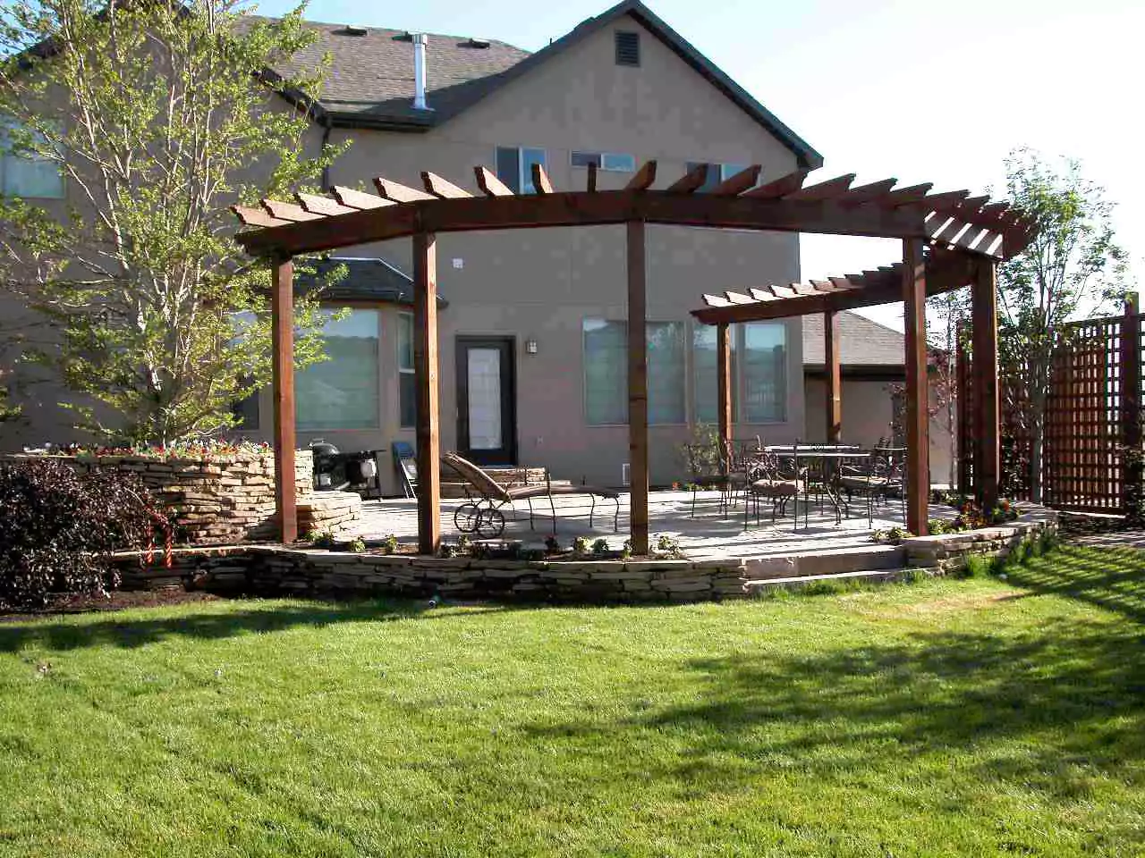 Curved pergola